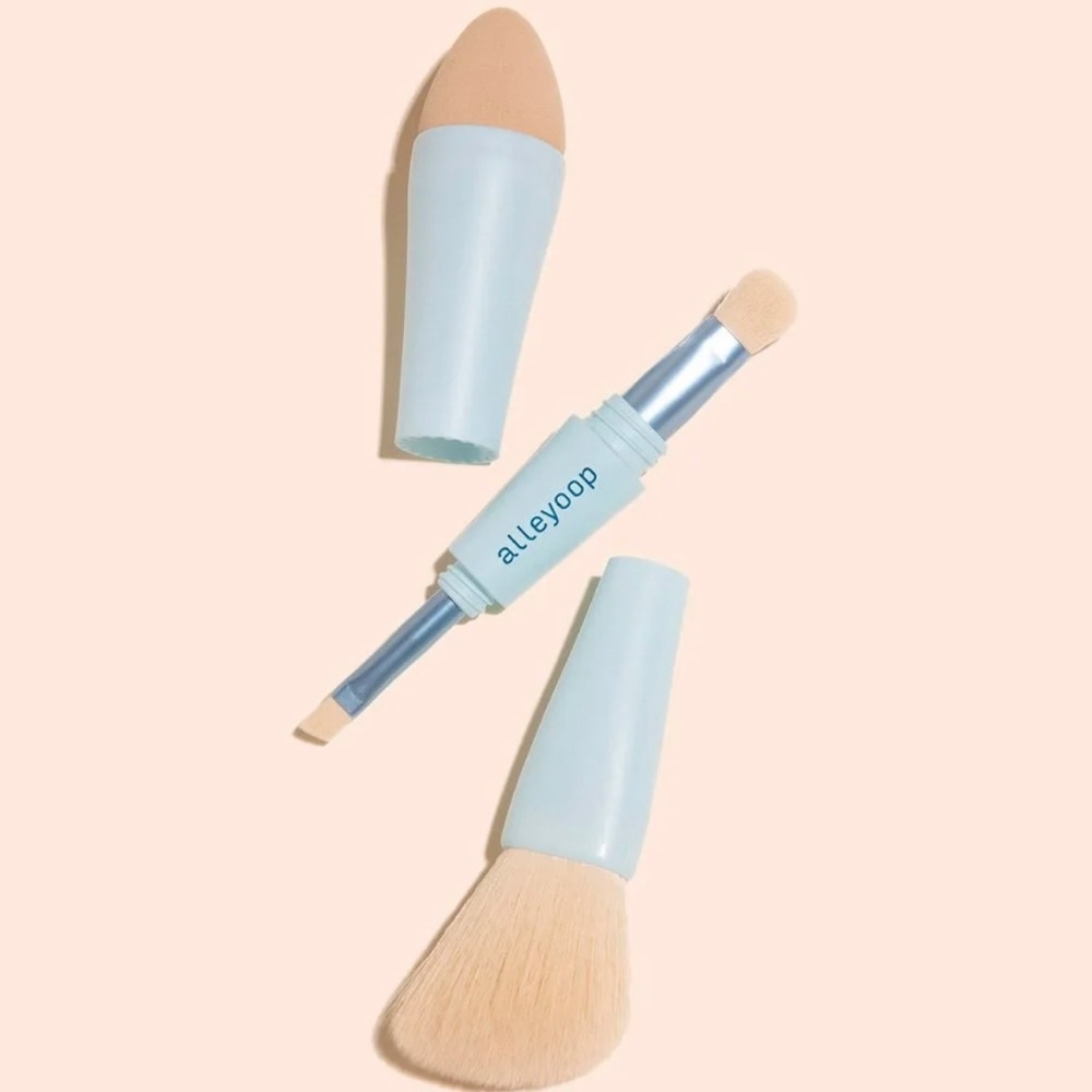 NWT Multi-tasker 4-in-1 Makeup Brush